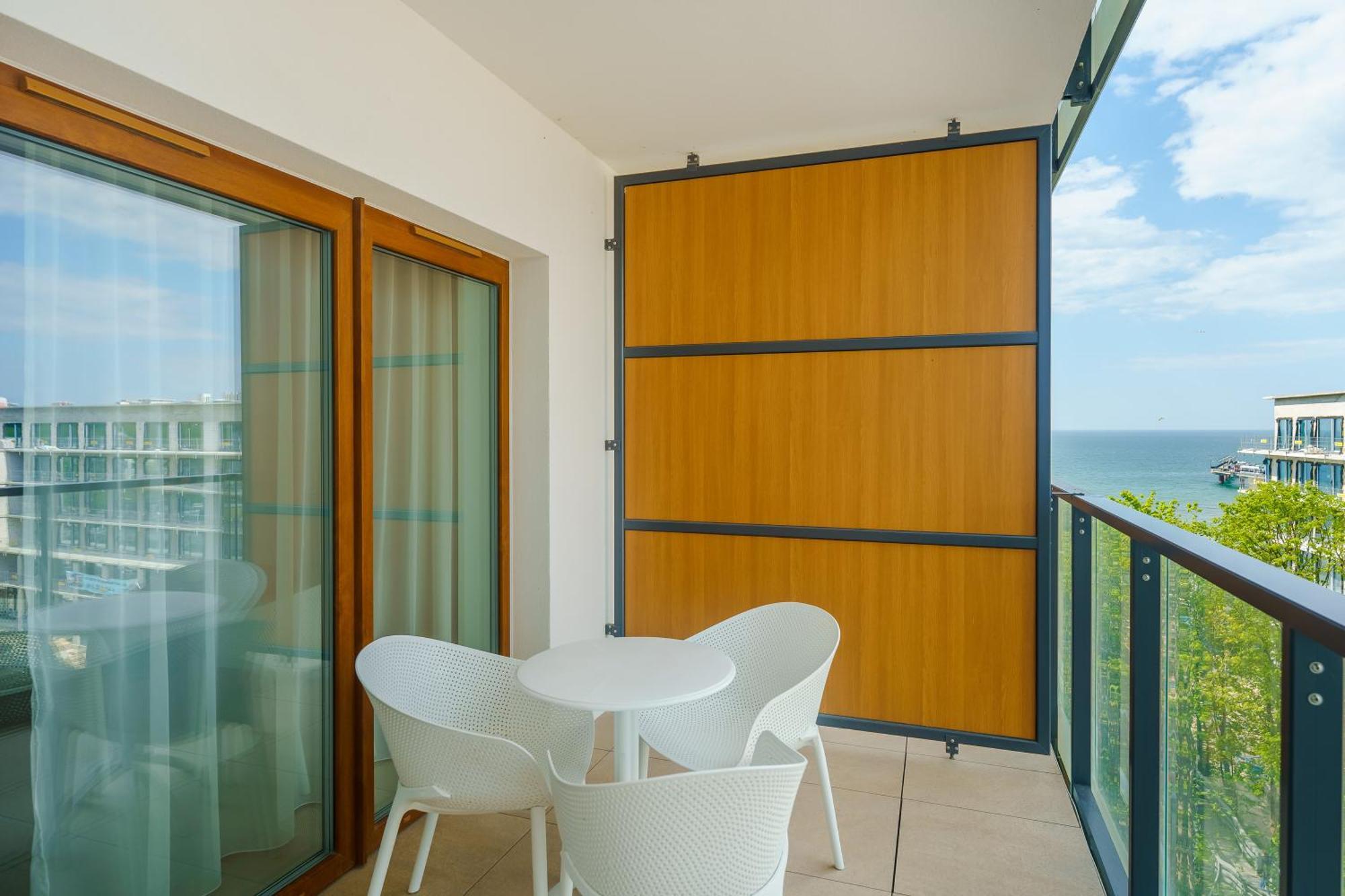 Aquamarina Prima Deluxe Studios With Sea View By Noclegi Renters 米兹多洛杰 外观 照片