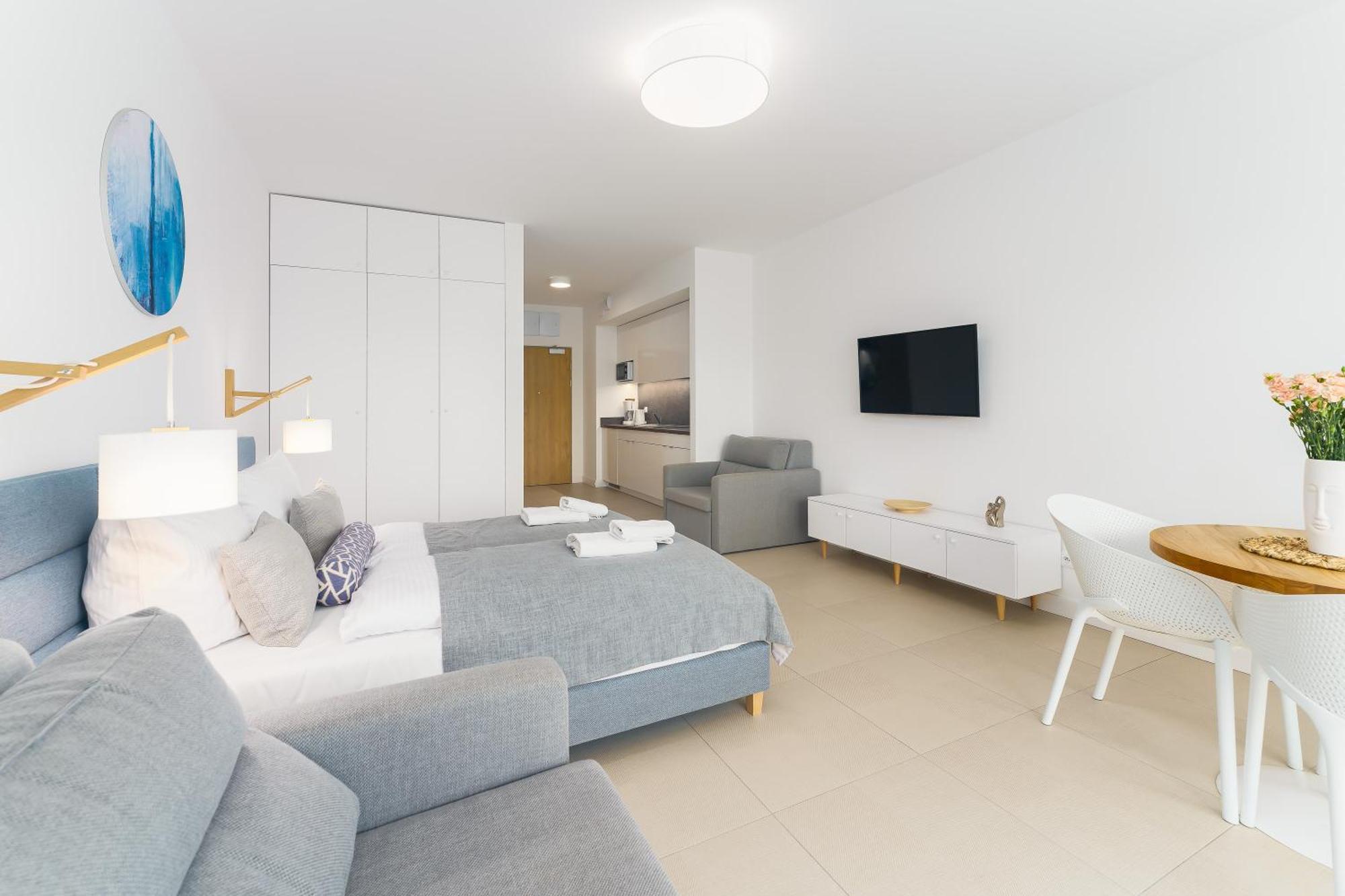 Aquamarina Prima Deluxe Studios With Sea View By Noclegi Renters 米兹多洛杰 外观 照片