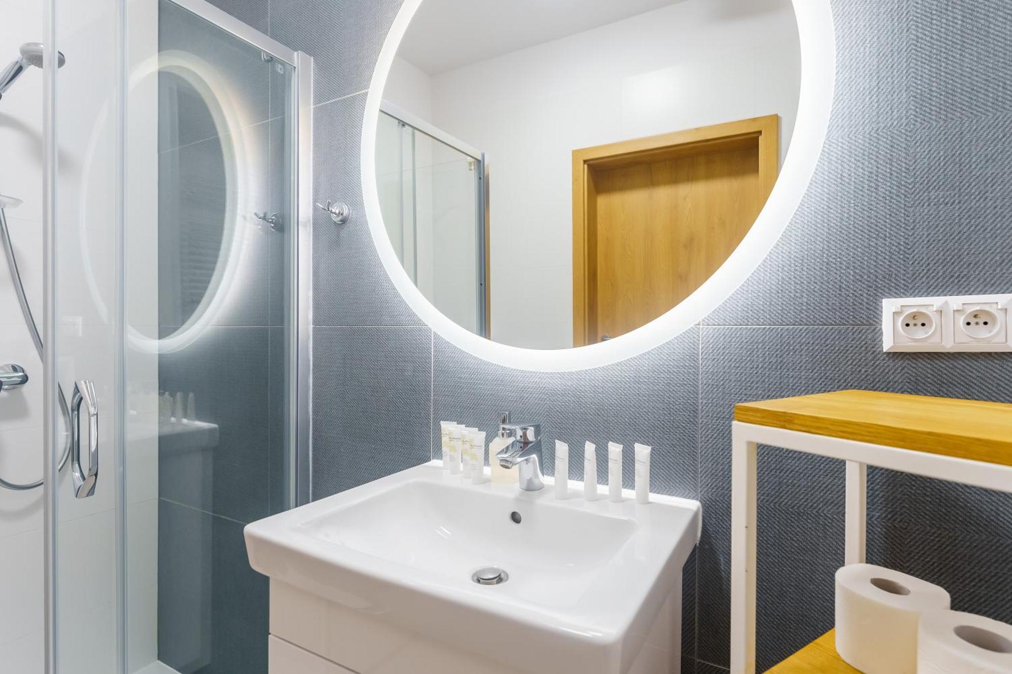 Aquamarina Prima Deluxe Studios With Sea View By Noclegi Renters 米兹多洛杰 外观 照片