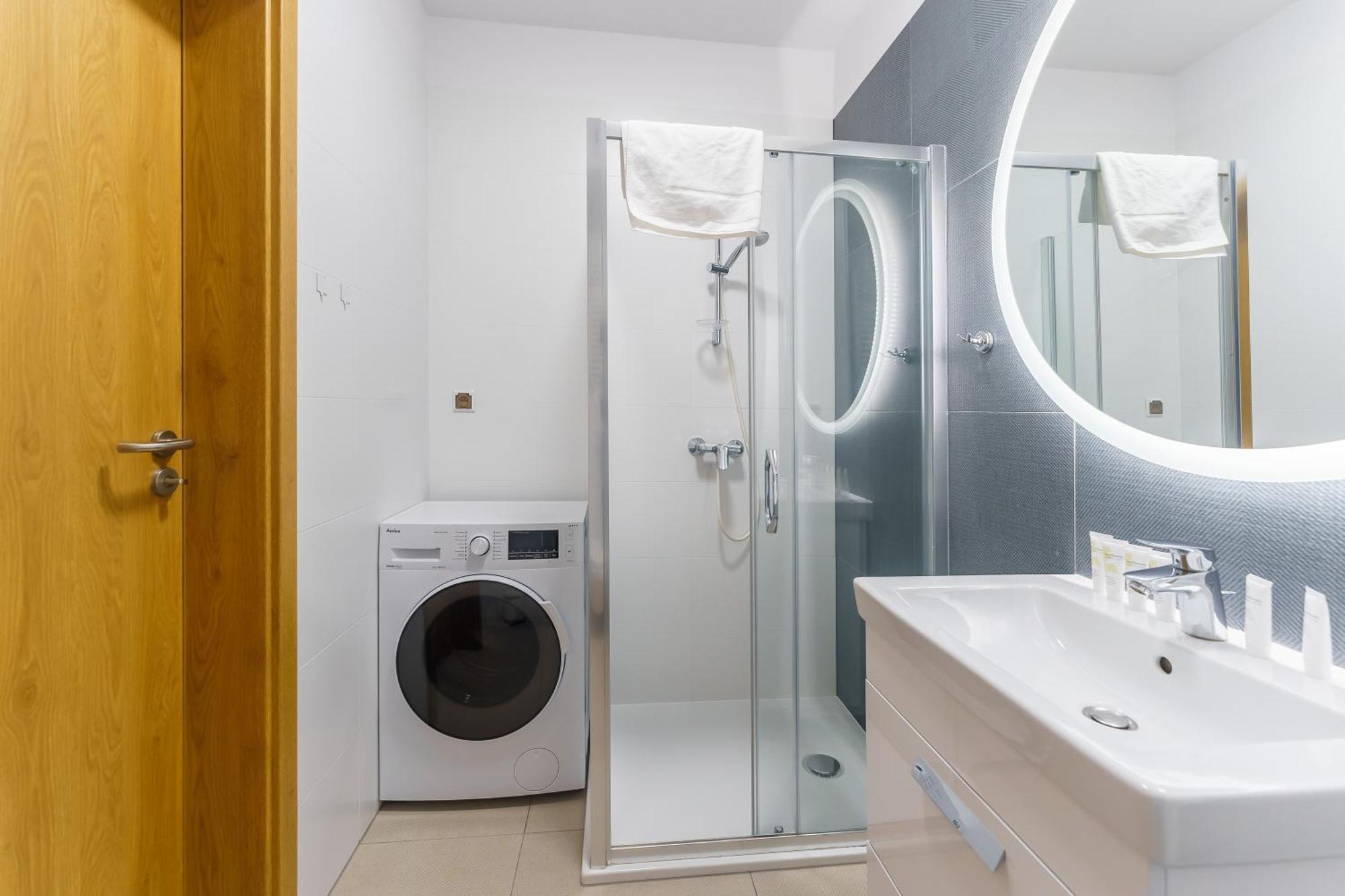 Aquamarina Prima Deluxe Studios With Sea View By Noclegi Renters 米兹多洛杰 外观 照片