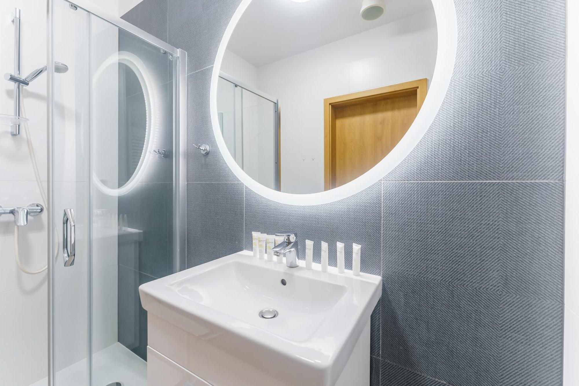 Aquamarina Prima Deluxe Studios With Sea View By Noclegi Renters 米兹多洛杰 外观 照片